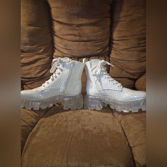 805 🦃🎄katy perry white combat boots - Picture 2 of 7